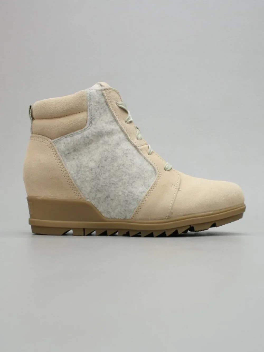 Sorel Ladies 7 Evie Ankle Lace Tan Suede Gray Felt Wedge Booties - NL4926-209
